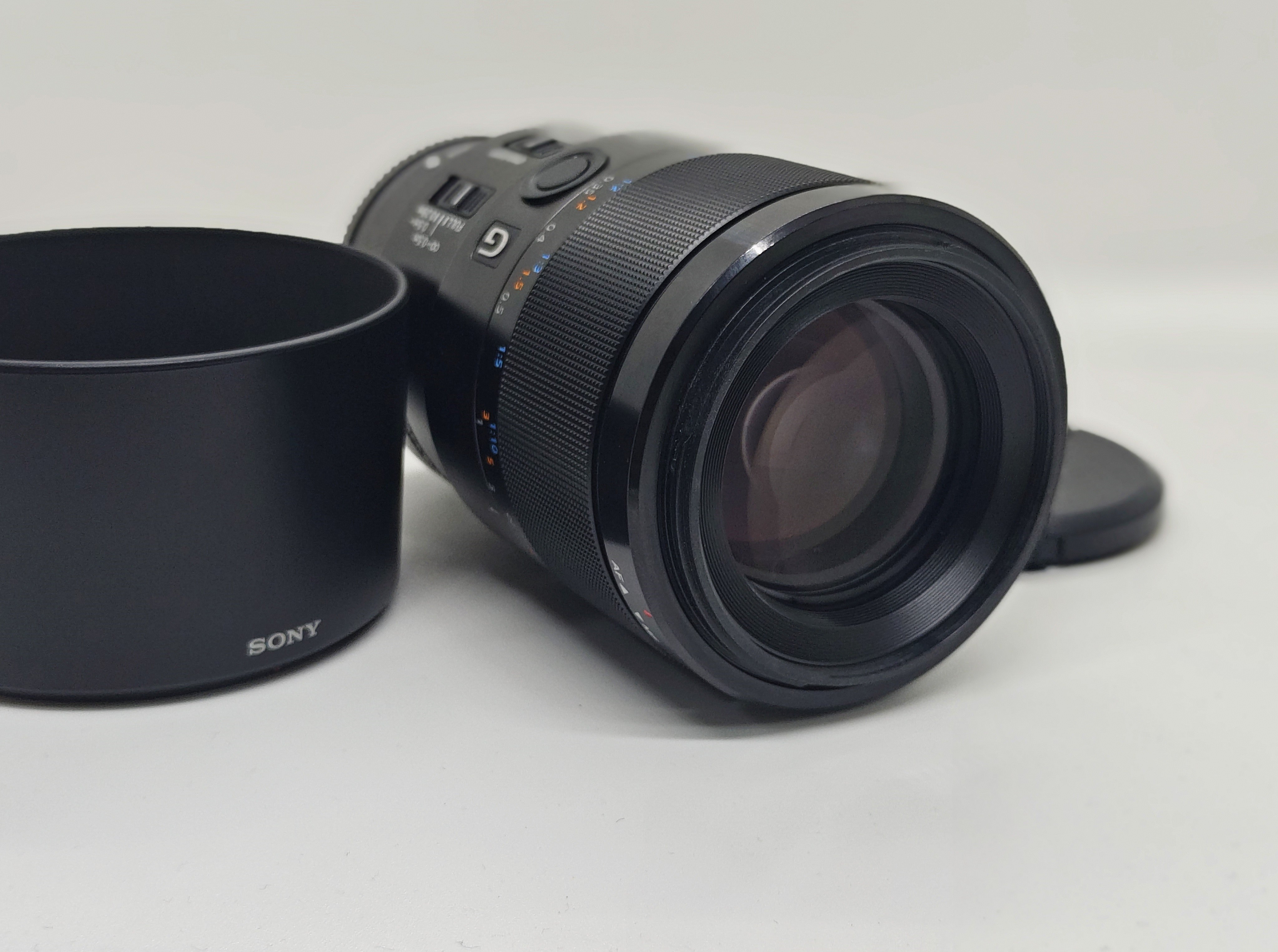 Sony FE 90mm f/2.8 Macro G OSS Lens (used)
