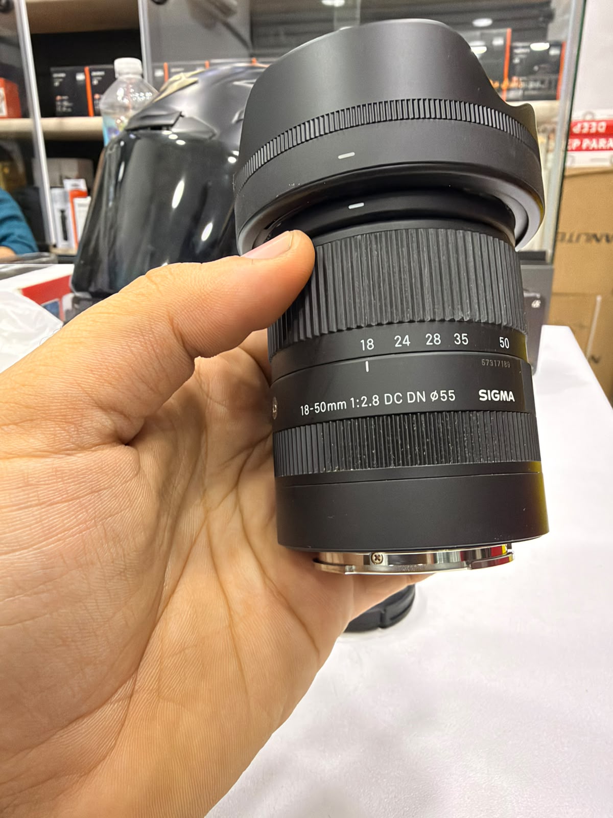 Sigma 18-50mm f/2.8 DC DN Contemporary Lens for Sony E (used like new) wihout box